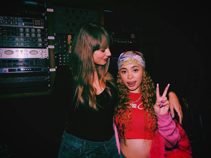 Nữ rapper trẻ bật khóc khi được Taylor Swift ngỏ lời mời hợp tác Ảnh 3