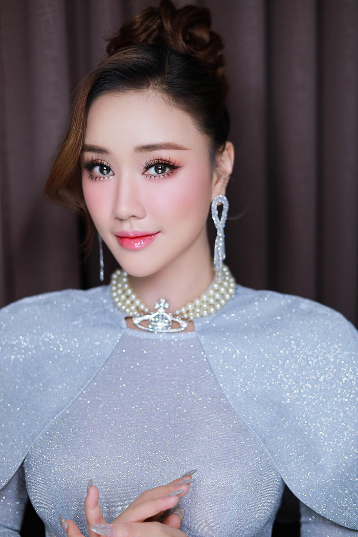 Nám 2021, Maya còn từng gặp phải biến cố phải chữa trị liệt dây thần kinh số 7. Gương mặt người đẹp bị đơ cứng, méo miệng. Cô nàng tìm cách điều trị tại bệnh viện nhưng không có hiệu quả cho đến khi Maya biết đến phương pháp y học cổ truyền. Mặt của nữ diễn viên hiện đã trở về bình thường nhưng vẫn còn ba vết sẹo. 