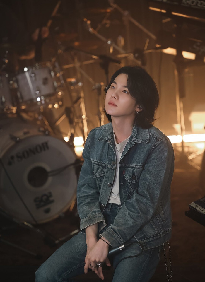 Album của Suga (BTS) lọt top bán chạy nhất tại Mỹ, thứ hạng gây bất ngờ Ảnh 1