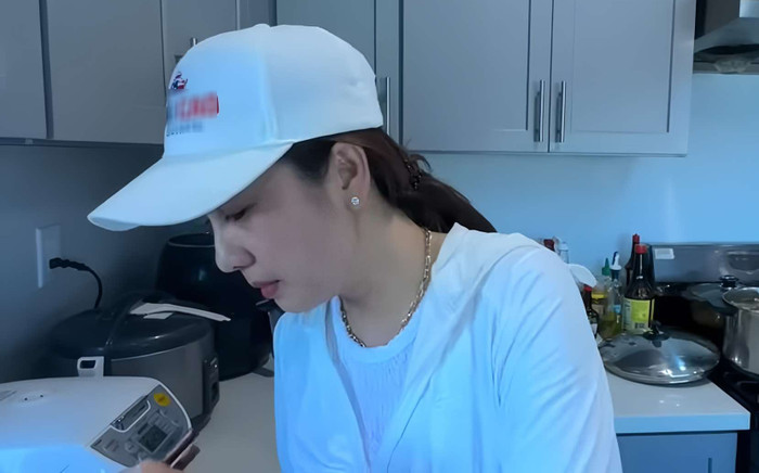 Hoa hậu Việt qua nước ngoài muối dưa chua đi bán, tự nhận 'làm osin' Ảnh 2