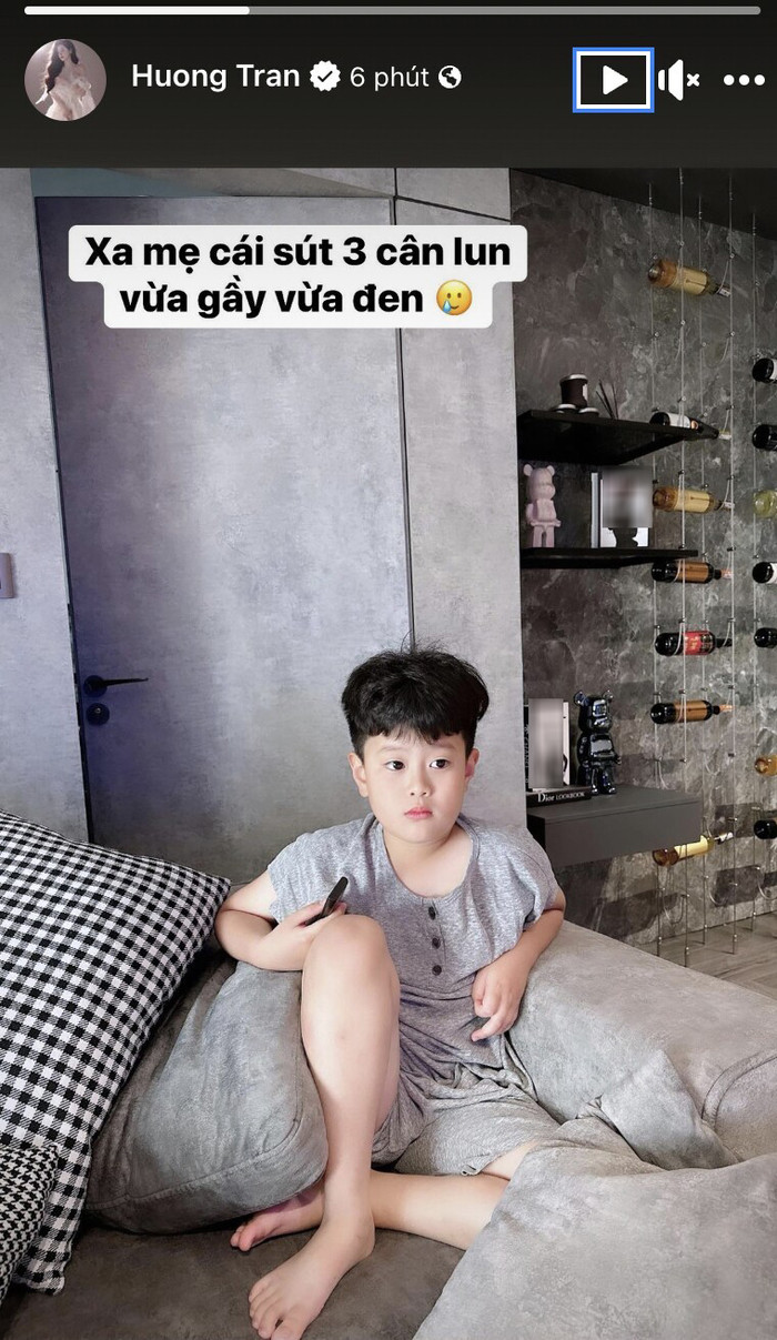 Vợ cũ diễn viên Việt Anh xót con trai bị sụt cân khi xa mẹ. 