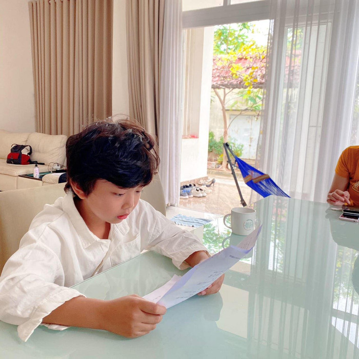 'Con trai' Ngọc Trinh sở hữu ngoại hình sáng, y hệt tài tử Hàn Quốc.
