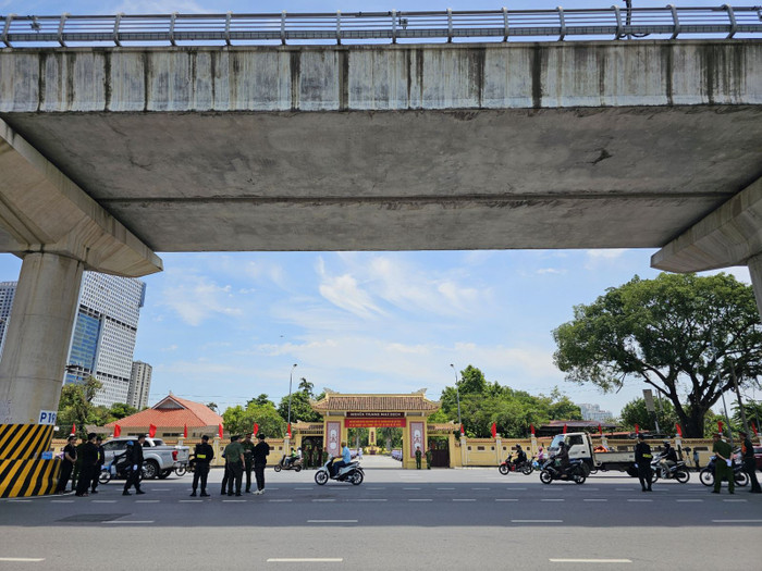 Công tác an ninh tại Nghĩa trang Mai Dịch được siết chặt.