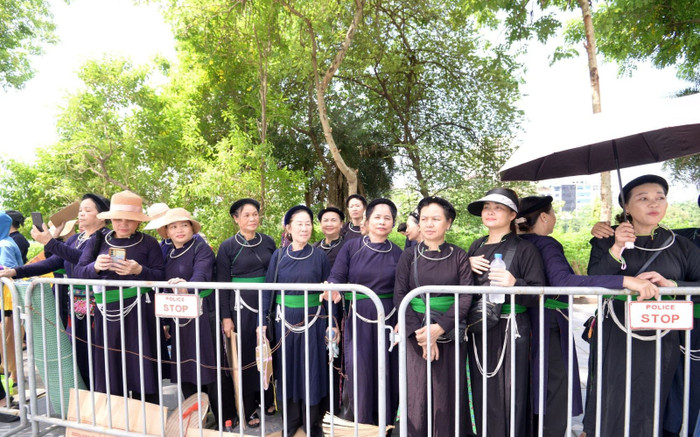 Người dân xếp hàng chờ viếng tại Nghĩa trang Mai Dịch, công tác chuẩn bị lễ tang đã sẵn sàng Ảnh 2