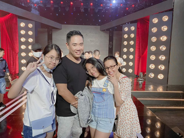 Khoảnh khắc hiếm hoi đầy đủ các thành viên trong gia đình nhỏ của Cẩm Ly được 'chính chủ' đăng cách đây hai năm trước. Ảnh: FBNV