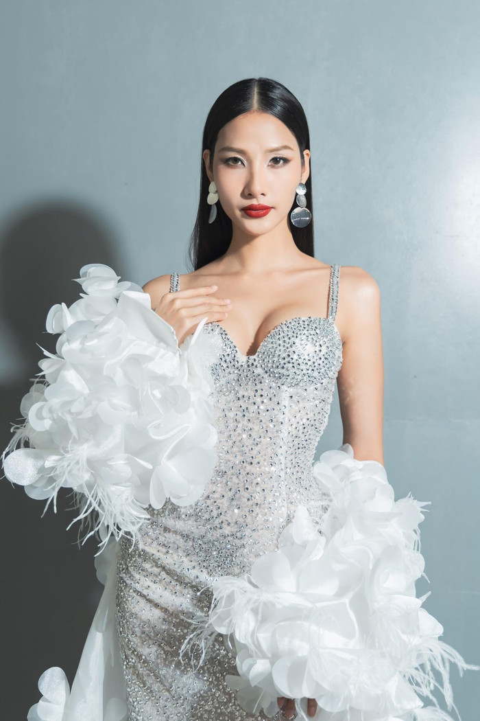 Hoàng Thuỳ là nhân vật được réo gọi nhiều nhất trong những ngày qua.