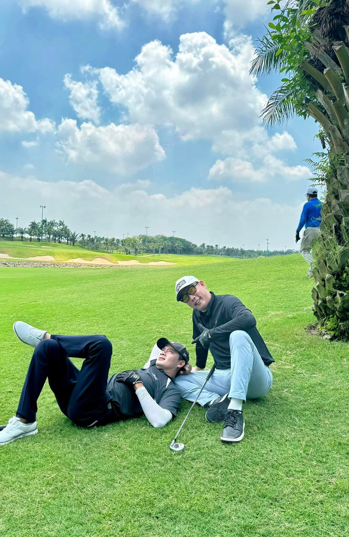 Minh Luân dành thời gian tham gia nhiều bộ môn thể thao bên cạnh những người bạn thân.