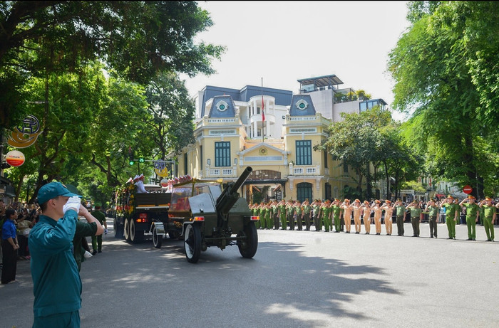 Hình ảnh đoàn xe đưa linh cữu Tổng Bí thư Nguyễn Phú Trọng di chuyển trên đường phố Hà Nội Ảnh 16