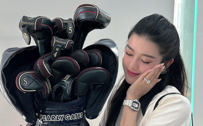Á hậu Huyền My mạnh tay quẹt thẻ dàn phụ kiện chục tỷ Ảnh 2