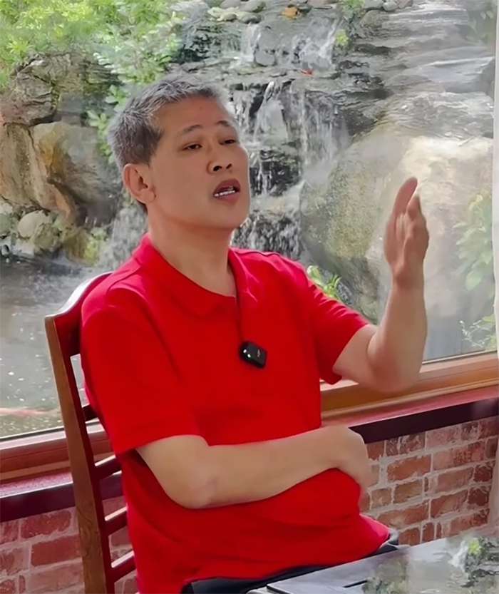 Nam nghệ sĩ trong lần xuất hiện mới đây hồi tháng 6.