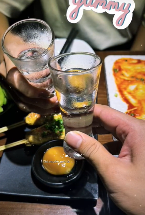 Thanh Sơn và Khả Ngân lộ bằng chứng về sống chung nhà, VBiz sắp có thêm một cặp đôi 'phim giả tình thật' Ảnh 2