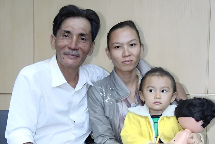 Thương Tín và vợ trẻ từng có một đoạn tình cảm đẹp