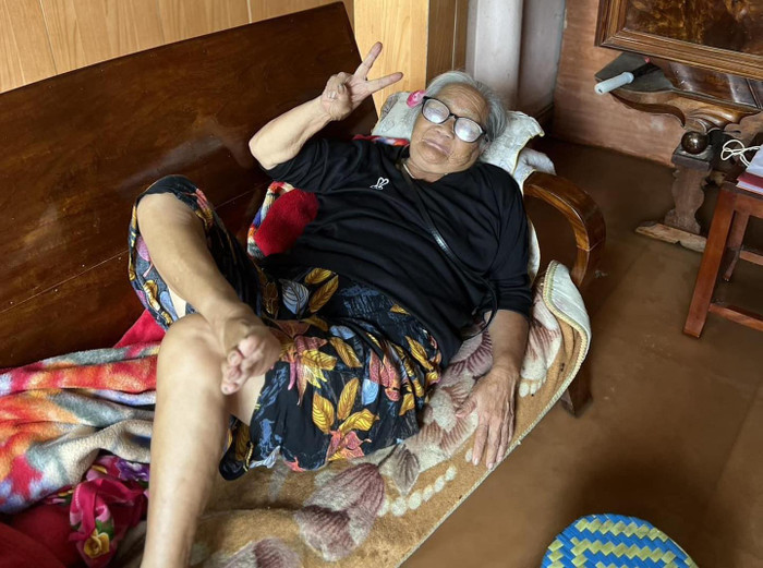 Cụ bà Luyện Thị Đài dù đã cao tuổi nhưng vẫn rất minh mẫn, vui tính. Ảnh: VietNamNet