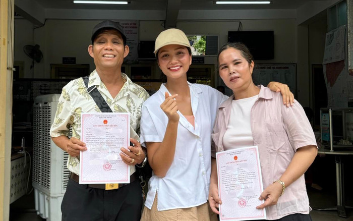 H'Hen Niê giúp bố mẹ làm giấy đăng ký kết hôn? Ảnh 2