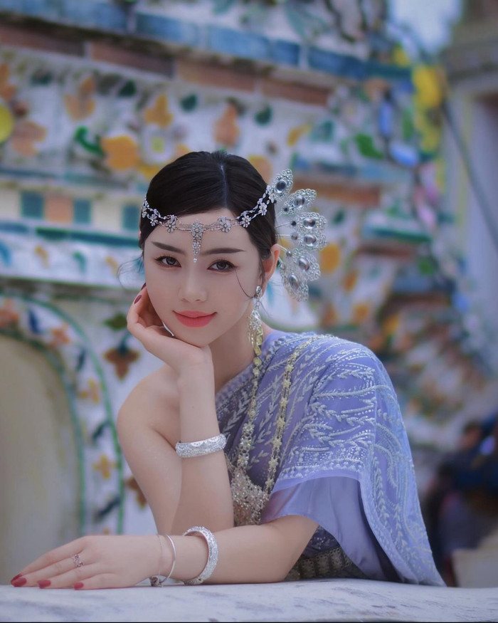 Bộ ảnh đẹp như cô dâu của Quỳnh Kool trong trang phục Thái Lan