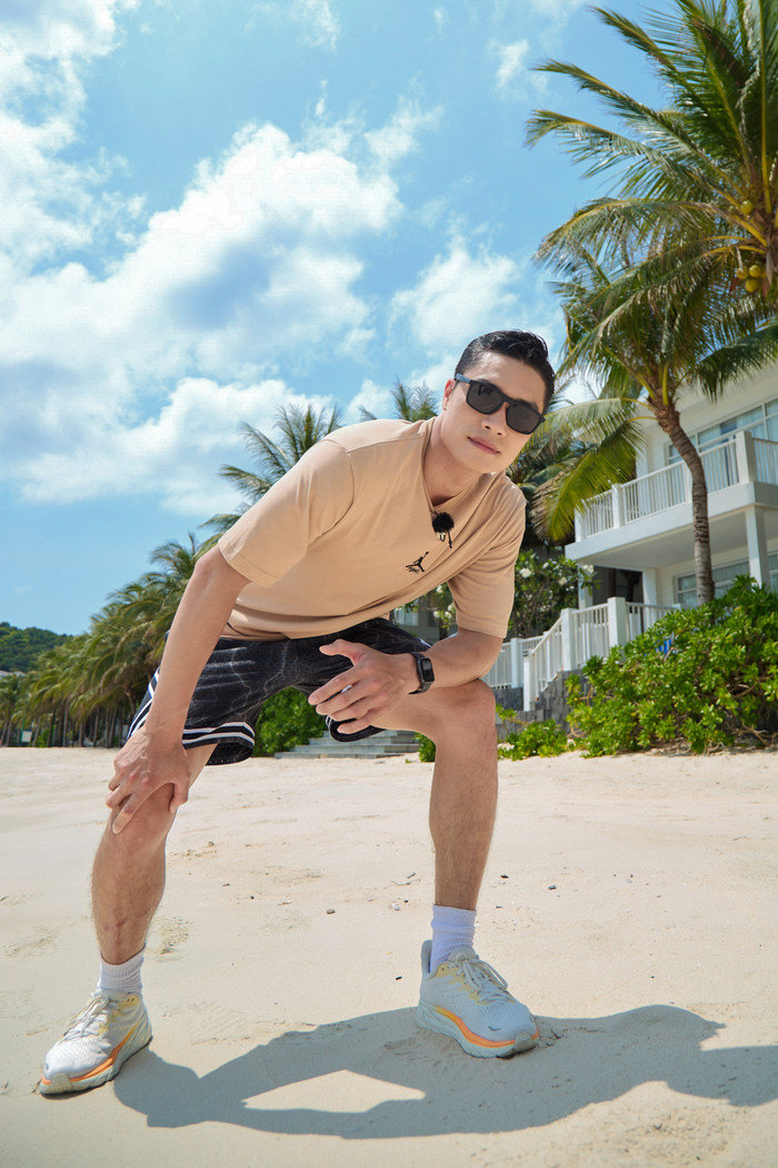 Trần Mạnh Kiên, 32 tuổi, đang là người mẫu, diễn viên và điều hành một công ty.