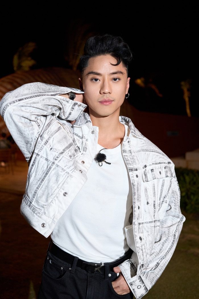 Wukong gây ấn tượng với các cô gái ở Đảo Thiên Đường với ngoại hình phong độ, điển trai.