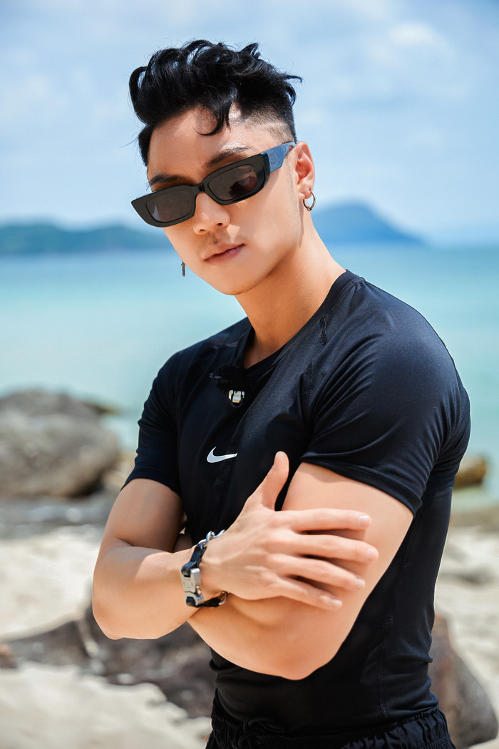 Nam DJ sở hữu vẻ ngoài phong độ, cơ bắp lực lưỡng. 