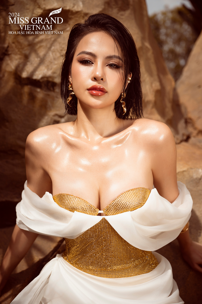 Trần Thị Thùy Trâm sinh năm 1996, quê Quảng Nam. Người đẹp cũng là thí sinh quay lại từ mùa giải 2022. Ở đêm chung kết, mỹ nhân chỉ đạt được thành tích Top 20. Đến 2023, Thùy Trâm tham gia đường đua Hoa hậu Hoàn vũ Việt Nam nhưng không lọt top cao. 