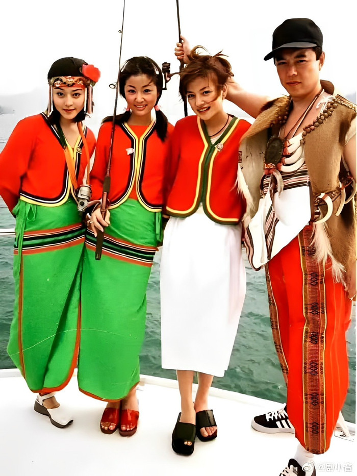 Từ trái sang: Phạm Băng Băng, Lâm Tâm Như, Triệu Vy trong Hoàn Châu Cách Cách.