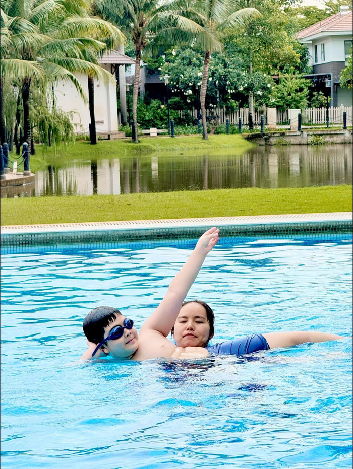 Nhật Kim Anh tiết lộ nhóc tỳ có tính cách hài hước, đáng yêu.