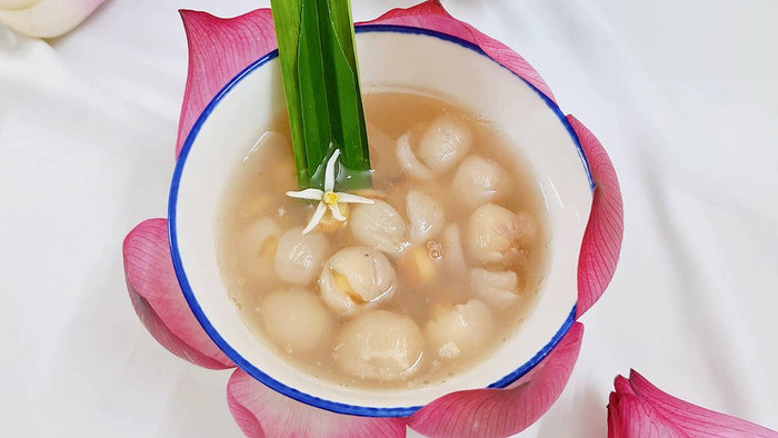 Chè hạt sen long nhãn thơm ngon