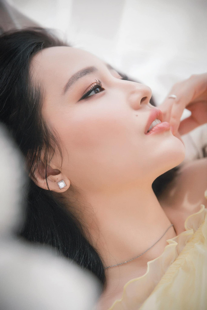 Nhan sắc Mai Phương Thuý đẹp bất chấp thời gian.