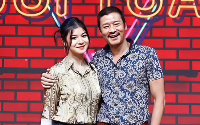 Con gái 'vua bãi rác' 19 tuổi đẹp không kém cạnh hoa hậu Ảnh 2