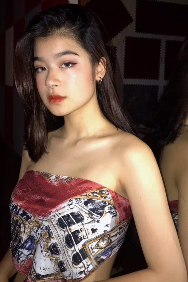 Sinh ra trong gia đình có bố là diễn viên và mẹ là nghệ sĩ múa, Hoài Anh được thừa hưởng niềm đam mê nghệ thuật. Cô tốt nghiệp hệ trung cấp đàn tranh tại Học viện Âm nhạc Quốc gia Việt Nam và hiện đang là sinh viên Khoa Âm nhạc Ứng dụng tại Đại học Thăng Long.