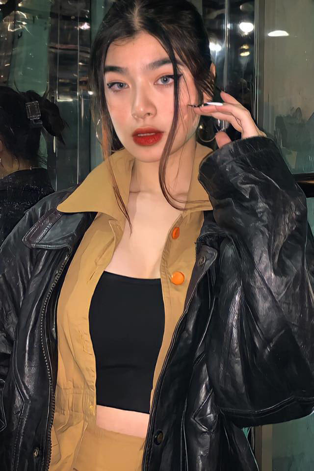 Ở tuổi 19, Võ Hoài Anh ngày càng có nhiều nét giống mẹ là nghệ sĩ múa Lan Anh. Nhan sắc của cô bé được nhận xét có nhiều nét như gái Tây. Thậm chí, con gái 'vua bãi rác' còn được khuyên đi thi hoa hậu bởi nhan sắc quá đỗi xinh đẹp.