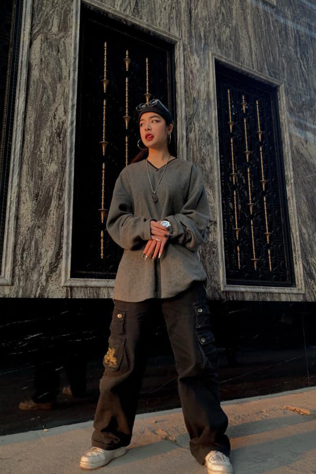 Với chiều cao 1m68, Hoài Anh đã nhiều lần làm mẫu ảnh, khoe vóc dáng và gu thời trang ấn tượng. Cô tiết lộ bí quyết giữ dáng của mình là tập nhảy và ăn uống lành mạnh. Hoài Anh không chỉ thu hút bởi vẻ ngoài xinh đẹp mà còn bởi tài năng và sự nỗ lực trong học tập và nghệ thuật.