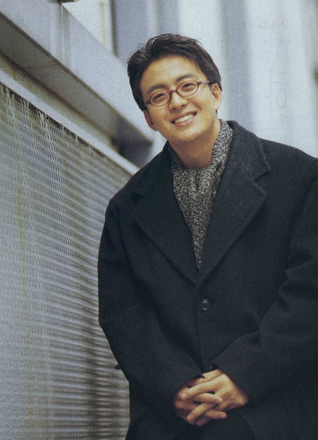 Bae Yong Joon từng xuất thân trong gia đình khó khăn, xin vào làm chạy vặt ở các đoàn phim trước khi nổi tiếng. 