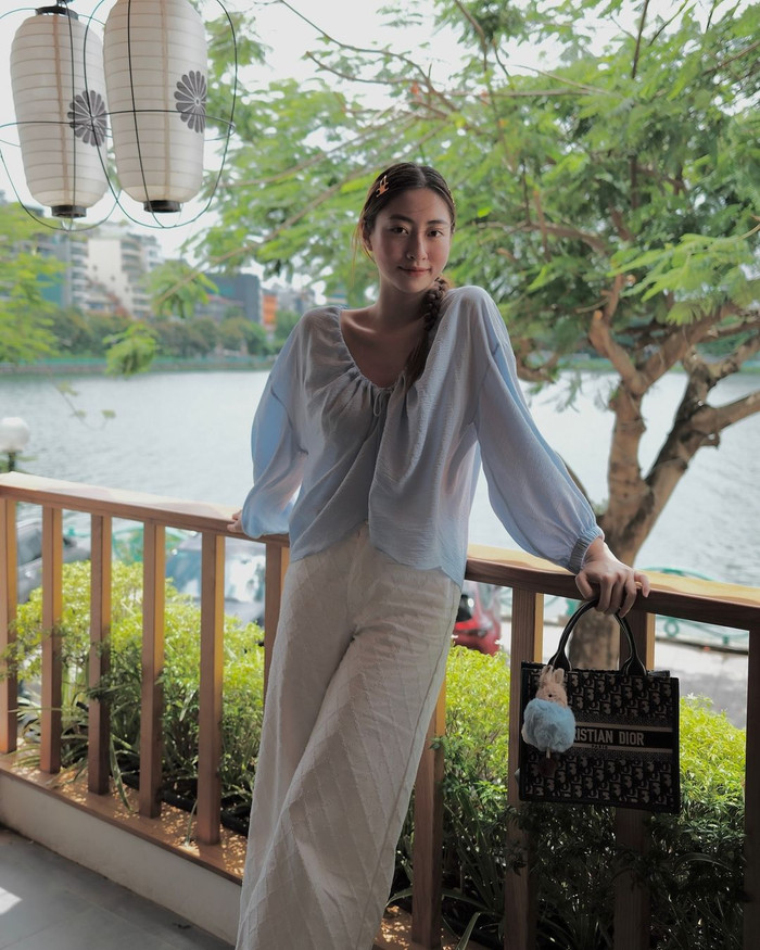 Khép lại nhiệm kì đầy rực rỡ với cột mốc Top 12 Miss World 2019, Lương Thùy Linh về nước và tập trung vào con đường học vấn. Song song việc theo đuổi chuyên ngành Kinh tế đối ngoại tại trường đại học Ngoại Thương, nàng hậu còn phát triển bản thân qua nhiều vai trò như người mẫu trình diễn thời trang, huấn luyện viên chương trình truyền hình thực tế, đại sứ thương hiệu hay giám đốc kinh doanh.  