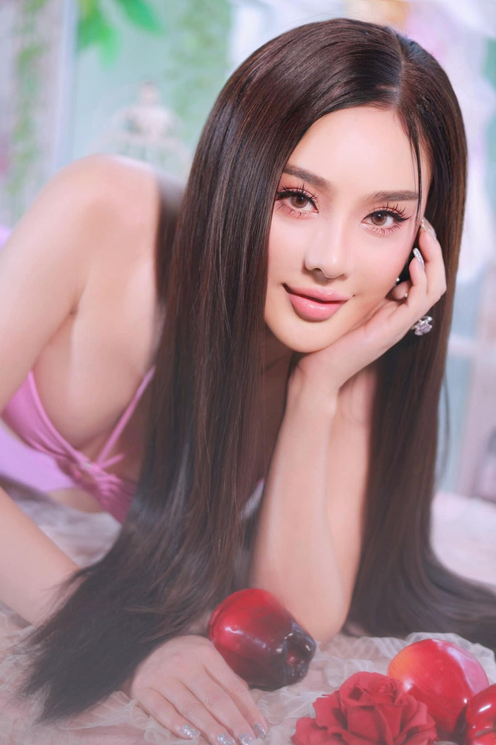 Nhan sắc Lâm Khánh Chi ngày càng thăng hạng theo thời gian.