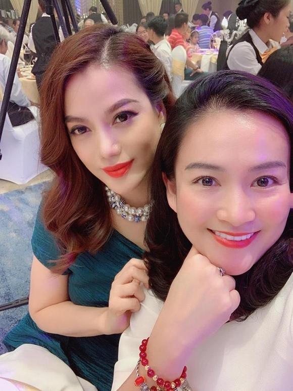 Trương Ngọc Ánh và vợ Bình Minh có tình bạn kéo dài gần 26 năm. 