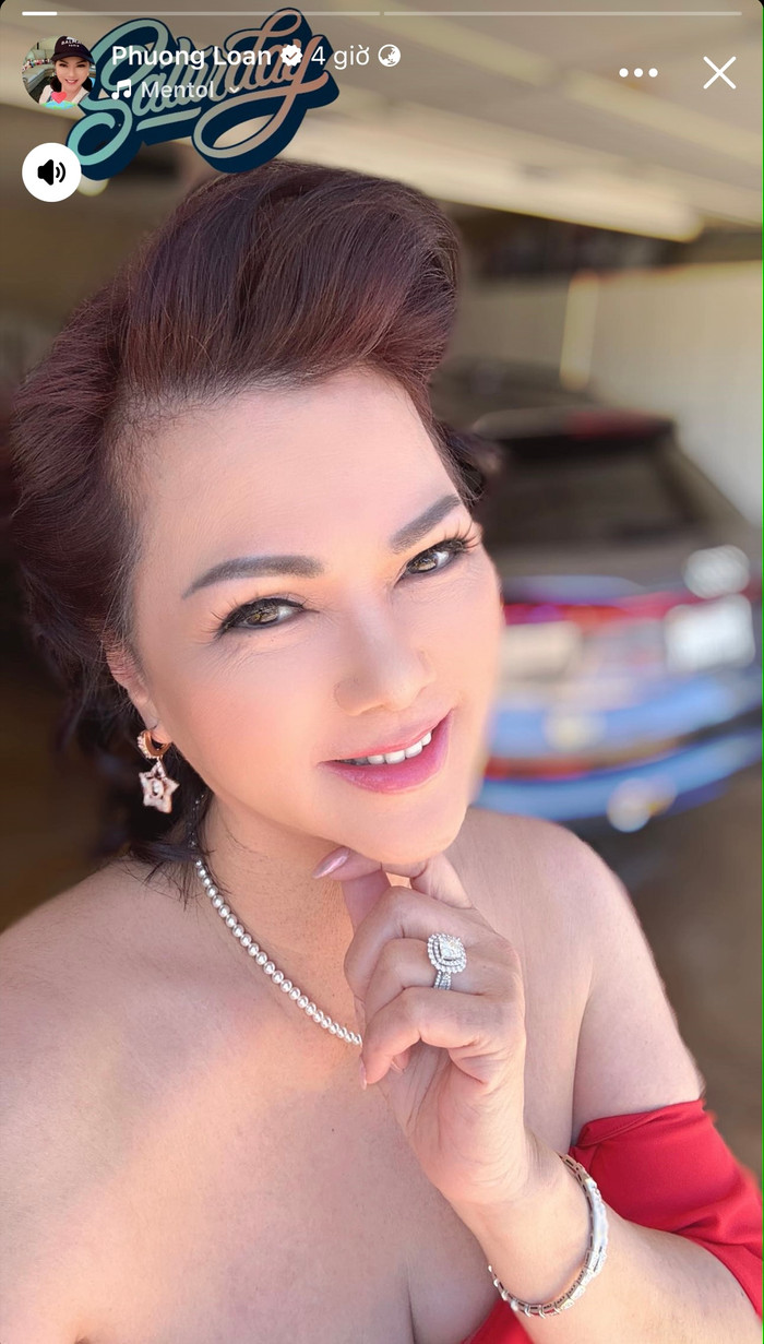 Chí Tài diện áo trễ vai, khoe nhan sắc thăng hạng.