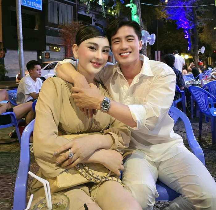 Lâm Khánh Chi và tình trẻ Đạt Nguyễn. 