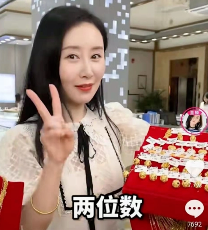 Thư Sướng bị tố bán hàng không có tâm.