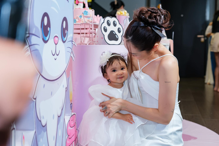 Bảo Anh mới tổ chức tiệc sinh nhật tròn một tuổi cho con gái vào đầu tháng 6 năm nay. Ảnh: FBNV