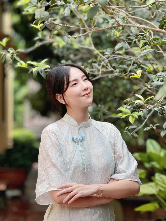 Mai Ngọc sở hữu nhan sắc xinh đẹp nhẹ nhàng.