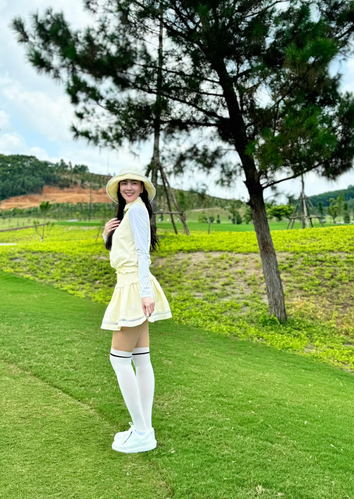 Nữ MC thời tiết chăm chỉ tập thể thao.