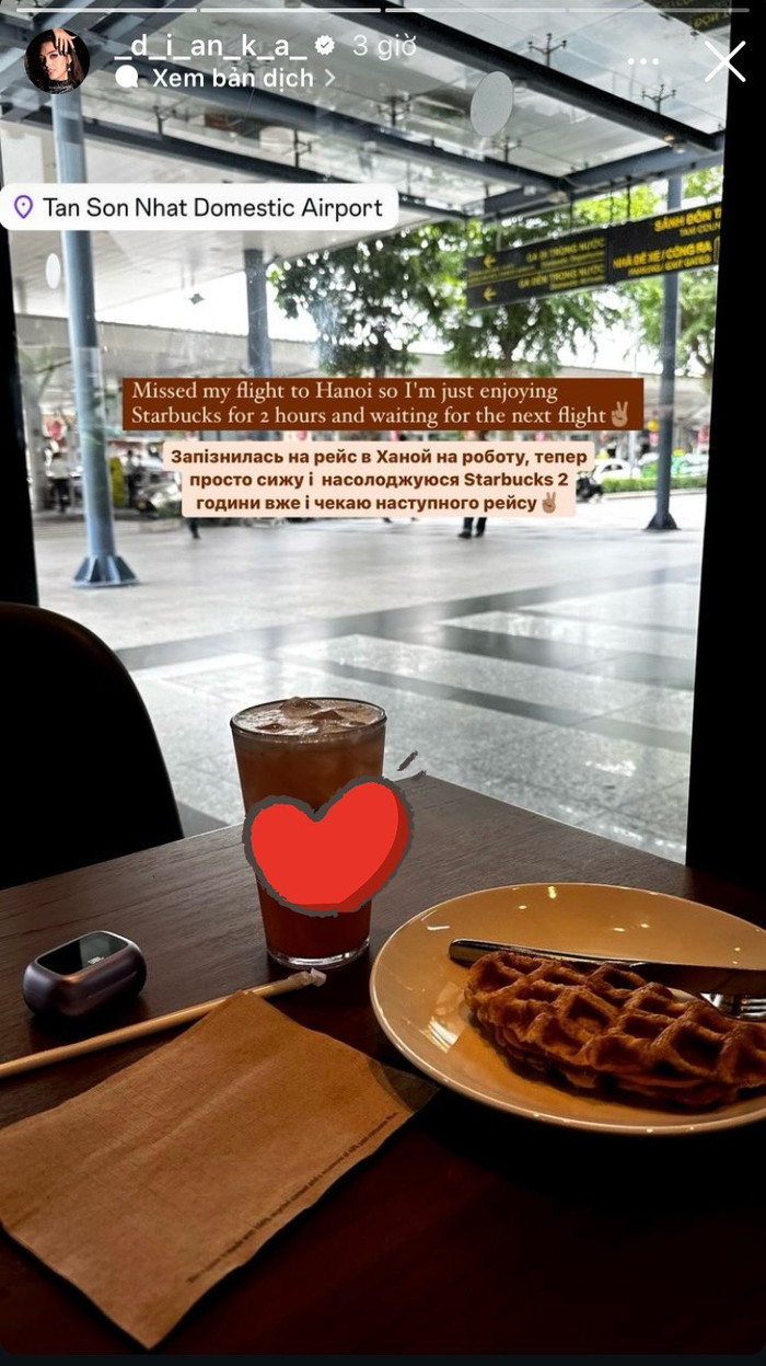 Vợ Bùi Tiến Dũng lỡ chuyến bay, phải đợi 2 giờ.