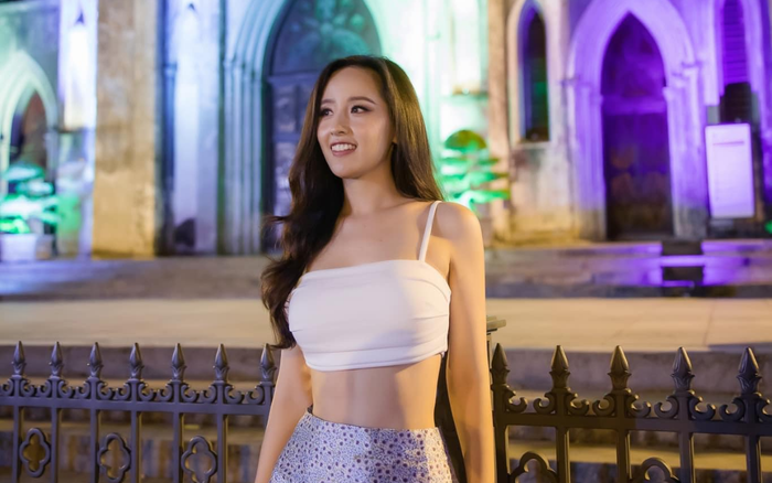 Mai Phương Thuý tự tin khoe eo thon sau một thời gian nghiêm túc giảm cân. Ảnh: FBNV