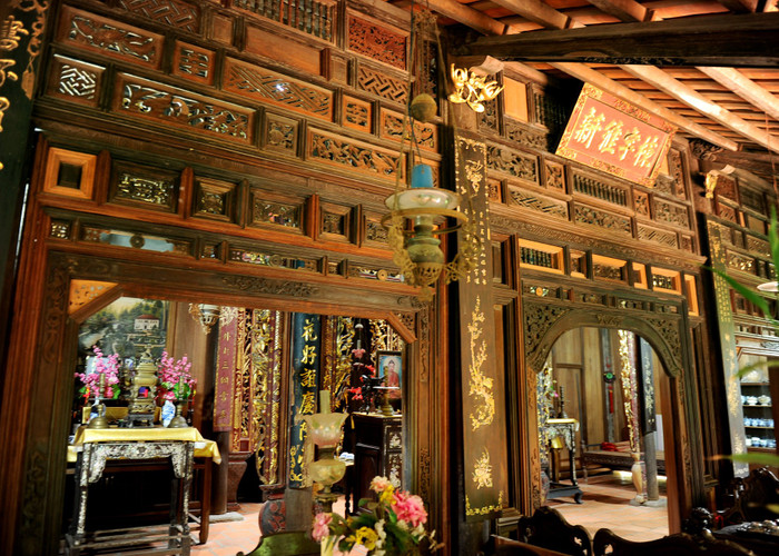 Bên trong căn nhà cổ