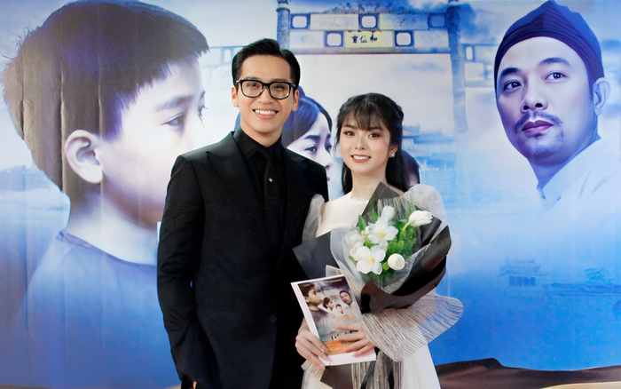 Lệ Quyên tại sự kiện ra mắt phim điện ảnh Vầng Trăng Thơ Ấu cùng Bạch Công Khanh.