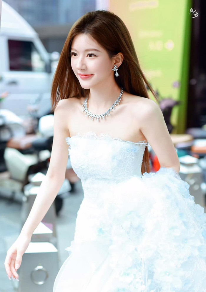 Khán giả mong ngóng đám cưới của Triệu Lộ Tư và Trần Vỹ Đình trong dự án phim Hãy Để Tôi Tỏa Sáng