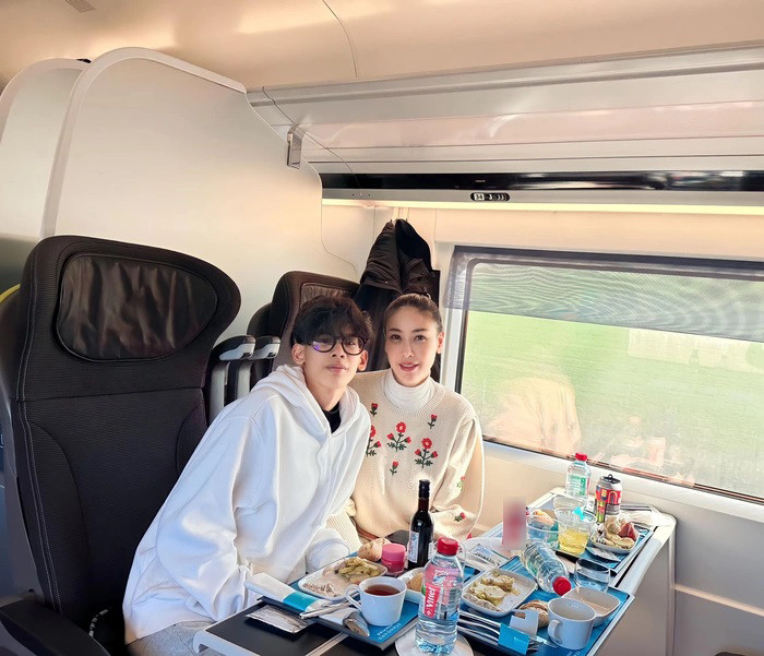 Hà Kiều Anh cho con trai du học ở Anh từ khi cậu bé 14 tuổi.