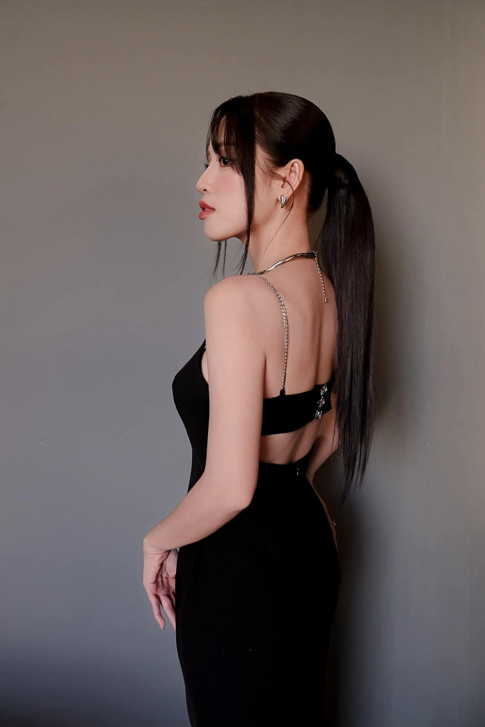 Trên mạng xã hội, thời gian gần đây, nữ diễn viên cũng chỉ chia sẻ những bức ảnh giấu dáng. 