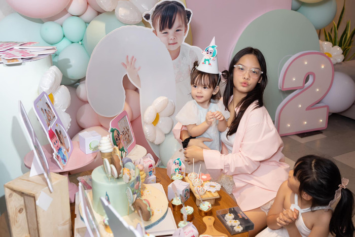 Các con của Phạm Quỳnh Anh được nhận xét là sở hữu vẻ ngoài xinh xắn, đáng yêu.