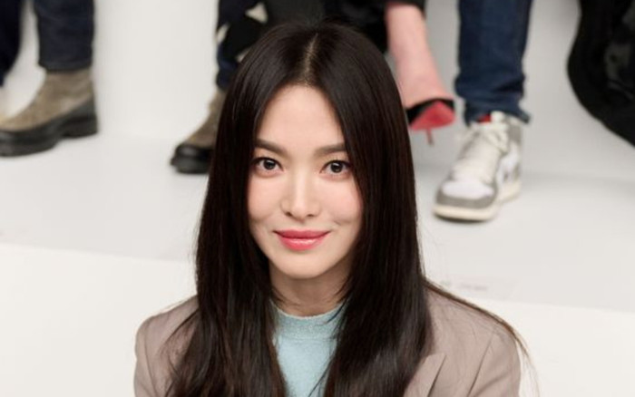 Song Hye Kyo đã có tình mới, còn công khai mặc đồ đôi cùng người ấy? Ảnh 2